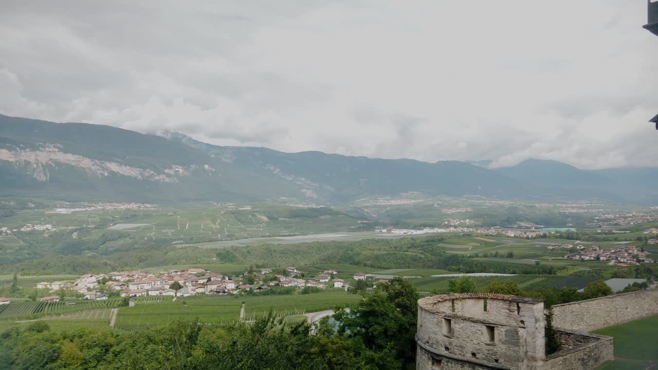 vista escénica y natural de la naturaleza alrededor del castillo