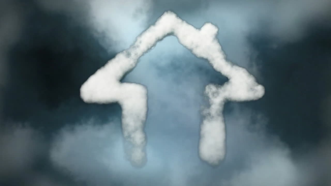 꿈의 집과 폭풍우 구름으로 가득한 하늘