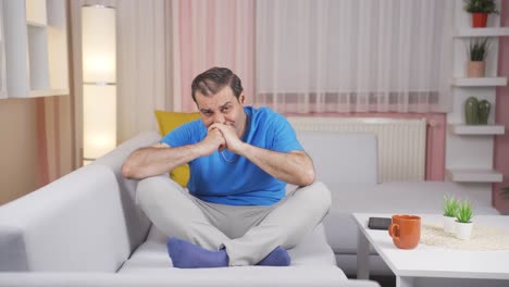 hombre triste con problemas de vida privada.