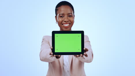 Retrato-De-Mujer-Negra-Con-Tableta