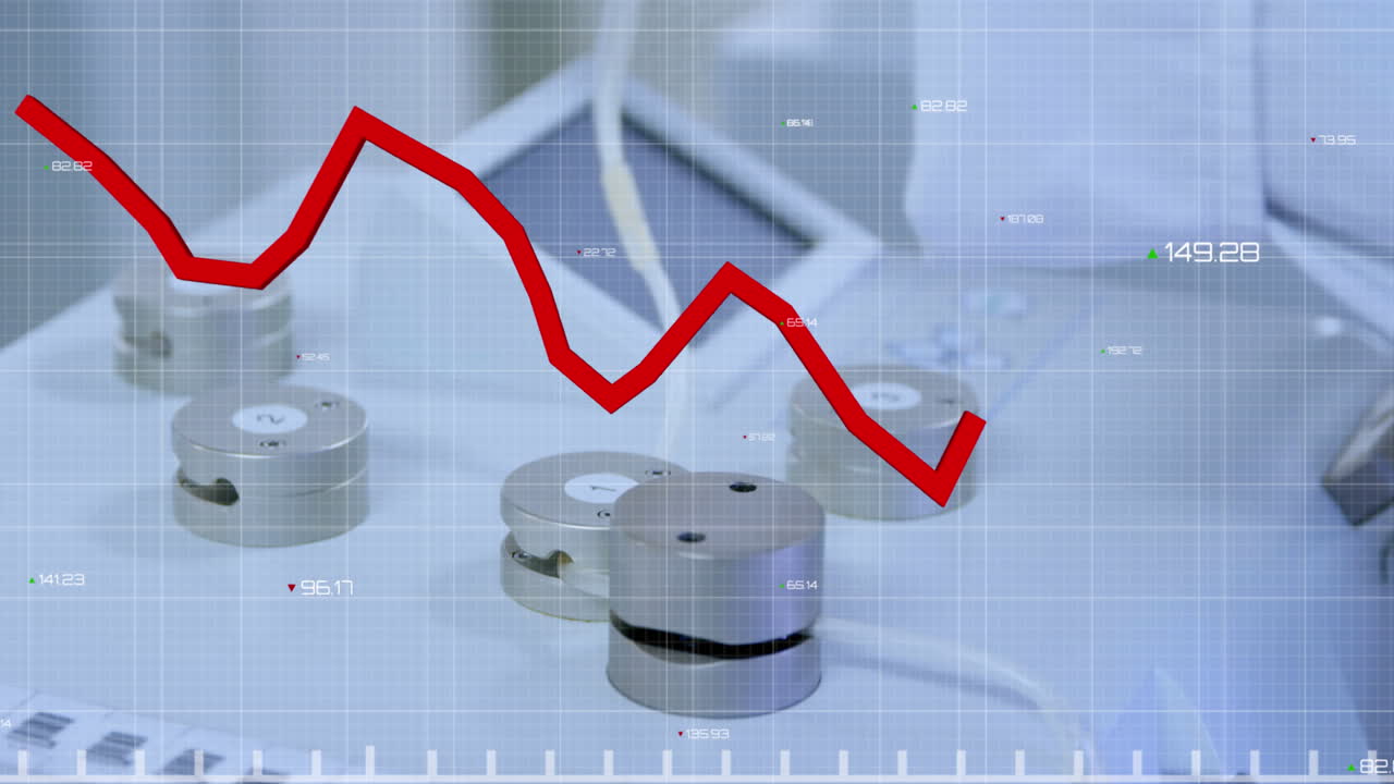 animación del diagrama rojo y el procesamiento de datos sobre el médico afroamericano chequeando la bolsa de sangre