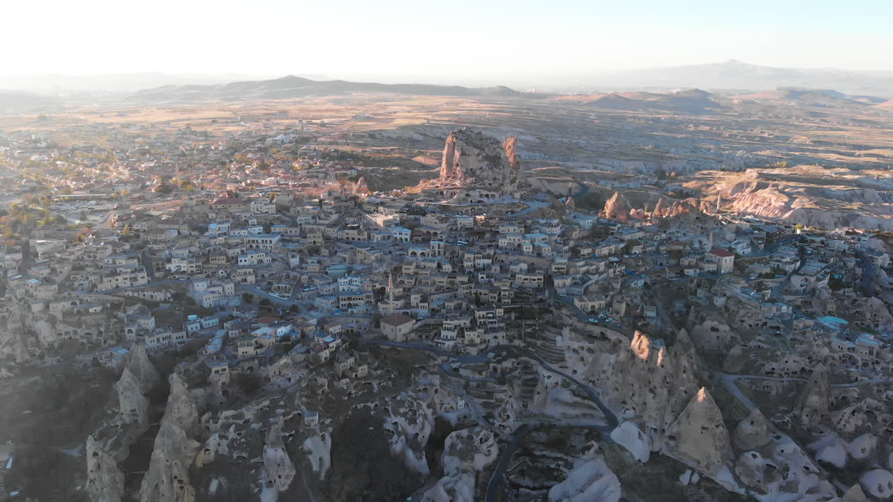 터키 괴레메 카파도키아에 있는 우치사르 요새의 공중 전망