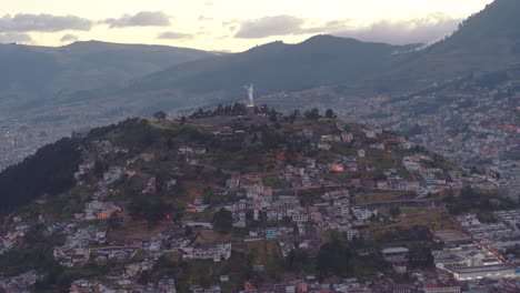 panecillo centro tarde quito ciudad viajando vista aerea