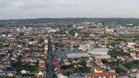 Toma-Aérea-De-Drones-De-Montluçon-En-El-Centro-De-Francia