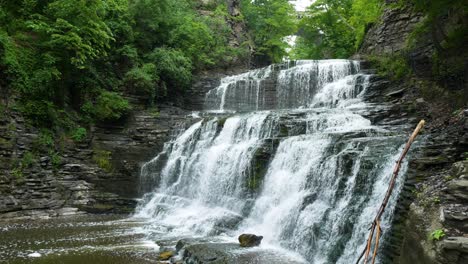 Cascadilla-Gorge-En-Ithaca,-Nueva-York,-Cascadas