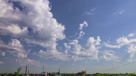 Beautiful-timelapse-of-fluffy-clouds-drifting-across-a-bright-blue-sky-on-a-sunny-day,-timelapse