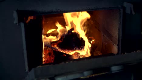 Holzofen,-Zoomen-Sie-Auf-Die-Flammen