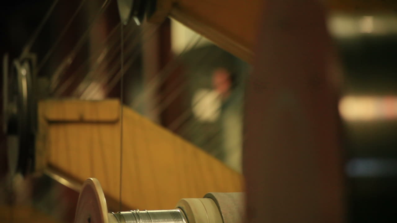 강철 와이어 생산 라인. 금속 와이어 제조 프로세스의 클로즈업