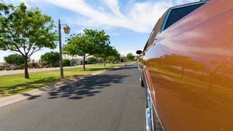 conducir un coche conectado a una cámara 4k