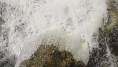 Waves-crash-against-rocky-shore-in-Owen-Sound,-Canada,-creating-a-dynamic-coastal-scene