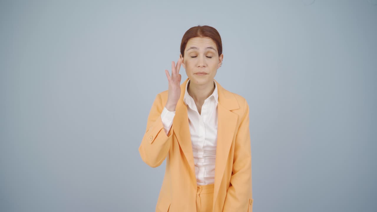 mujer de negocios con discapacidad visual.