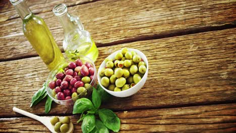 Zutat-Olive,-Olivenöl-Und-Kräuter