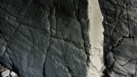 cerca de la formación de piedras rocosas