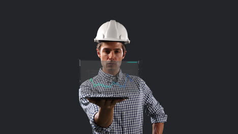 trabajador masculino caucásico con un sombrero duro sosteniendo una tableta que muestra una pantalla con estadísticas