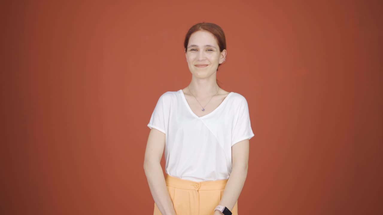 mujer arrogante y engreída.