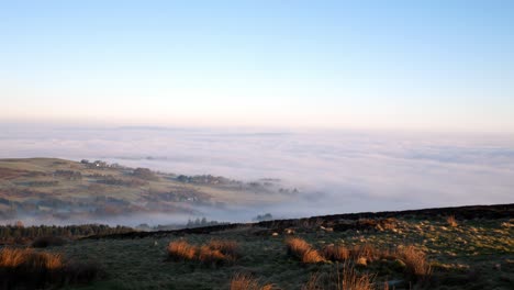 Nubes-De-Niebla-Pasando-Lancashire-Páramos-Paisaje-Valle-Mirador-Al-Amanecer.