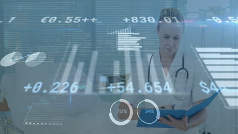 animación del procesamiento de datos financieros sobre una doctora caucásica con un archivo