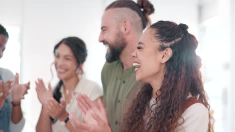 ganador, aplausos y éxito con un equipo de negocios
