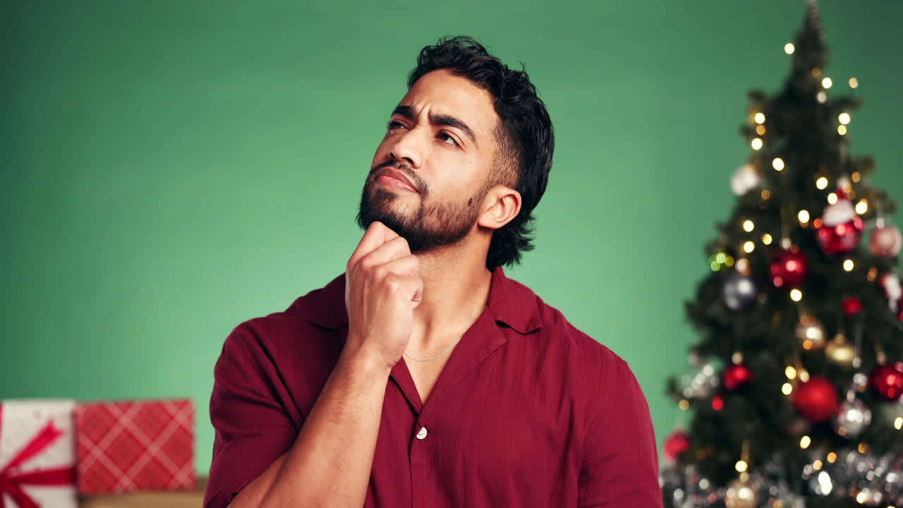 hombre celebrando la navidad