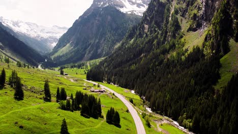 Autopista-108-Que-Atraviesa-El-Grupo-De-Montañas-Granatspitze-Austria