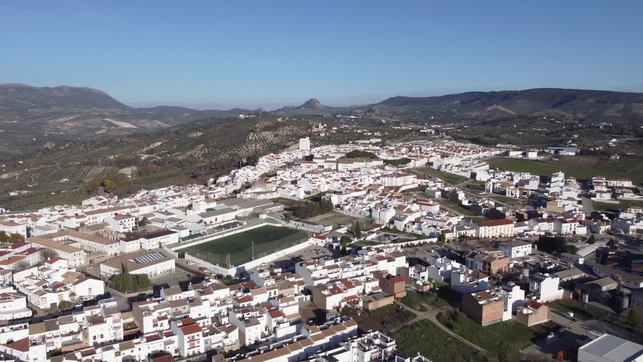 ciudad vieja en terreno montañoso