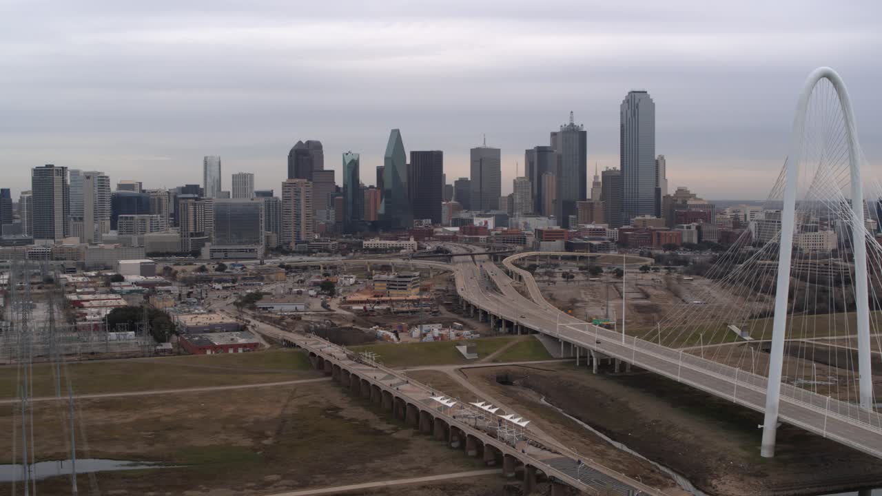establecimiento de tomas con drones del centro de dallas