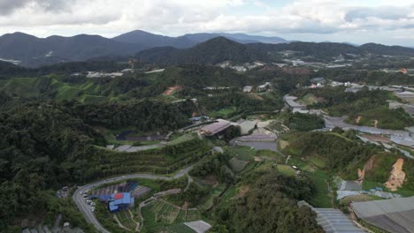 vista general del paisaje del distrito de brinchang dentro del área de cameron highlands de malasia