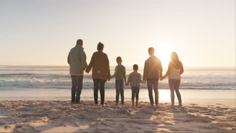 Family-holding-hands,-ocean