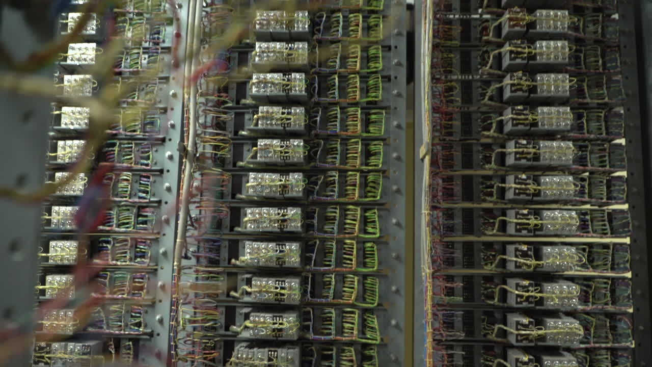 estante de la antigua tecnología de red de comunicación de relé vintage