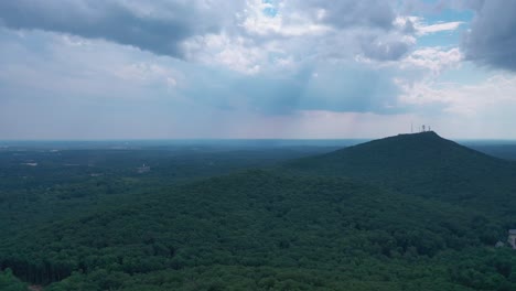 día nublado en indian seat hills en cumming, georgia