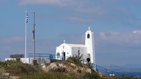 toma estática de la capilla de agios nikolaos en un día soleado