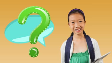 animación del signo de interrogación verde sobre la burbuja de habla y la colegiala asiática