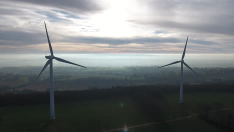 Seguimiento-Aéreo-De-Turbinas-Eólicas-Generador-Eléctrico-De-Energía-Verde.-Mañana-Brumosa