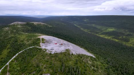 Steinbruch-Und-Steinbrecher-In-Koyuk,-Alaska