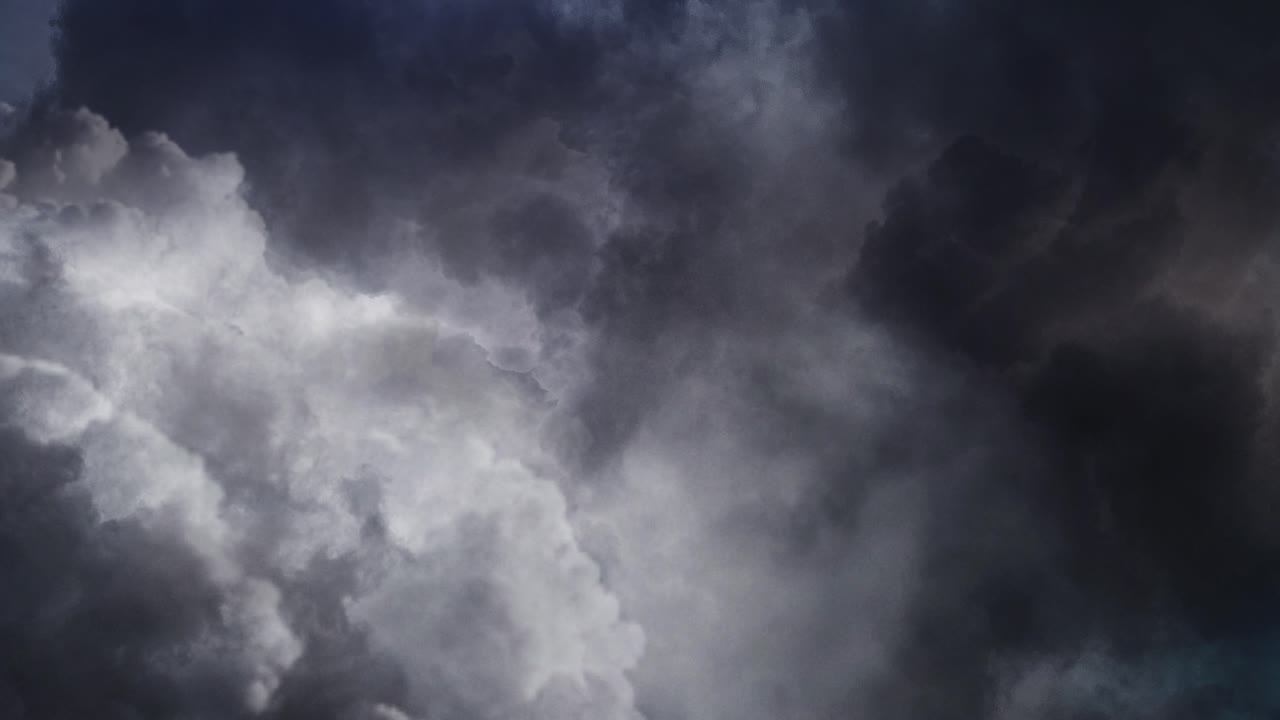 vista de la tormenta sobre las espesas nubes que golpearon