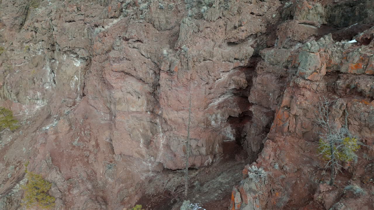 el ascenso rocoso: la subida de acantilados atemporales