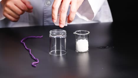 experimento científico: derretir el hielo con sal
