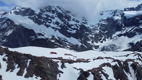 Müllerhütte-4k-Drohne-Bewölkter-Tag