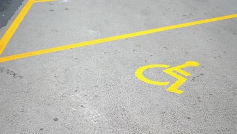 espacio de estacionamiento para discapacitados