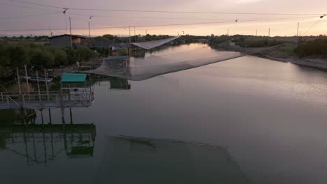 Vista-Aérea-De-Cabañas-De-Pesca-En-Las-Costas-De