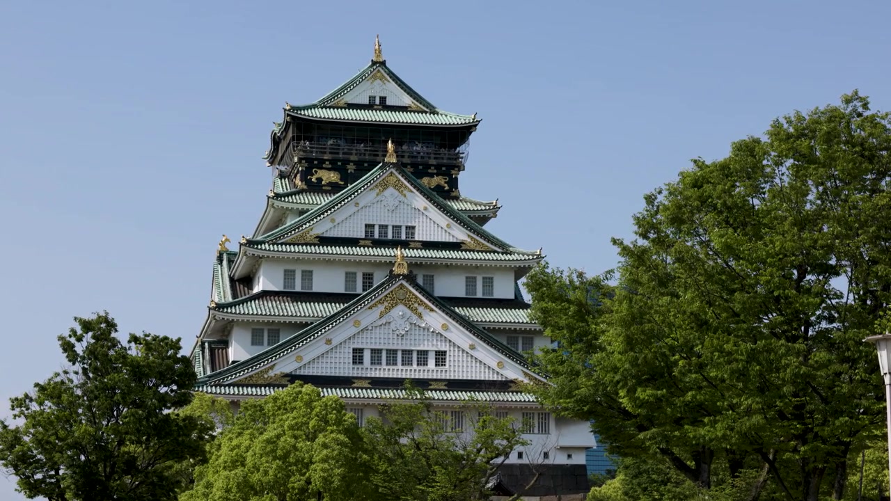 Osaka Kalesi, yeşillik, güzel bir yaz günü