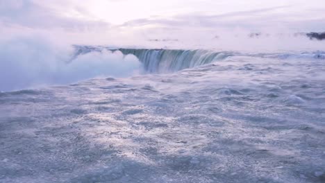 Amanecer-Helado-De-Invierno-En-Las-Majestuosas-Cataratas-De-Herradura-Del-Niágara