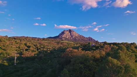 Sierra-Crestellina,-Sur-De-España,-Drone-Moviéndose-A-La-Derecha