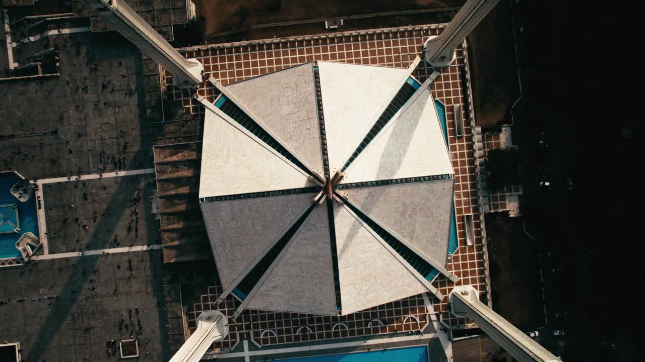 파키스탄 라호르에 있는 바드샤히 모스크의 안, 기하학적 패턴, 공중 사진