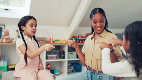 Lengua-De-Señas,-Aprendizaje-Y-Madre-Con-Hijos