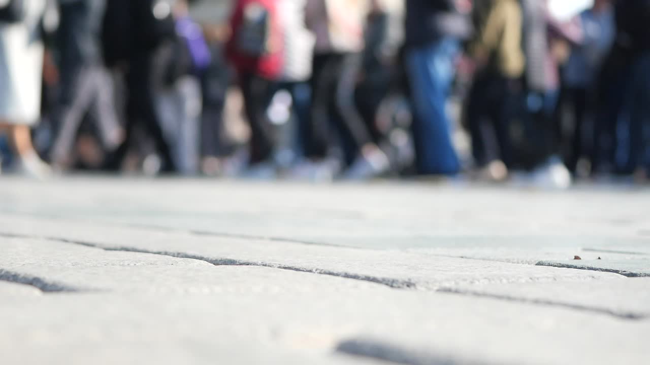 도시 거리에서 군중