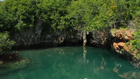 Blue-Hole-Hill-Park-Es-Una-De-Las-Atracciones-Turísticas-De-Bermuda