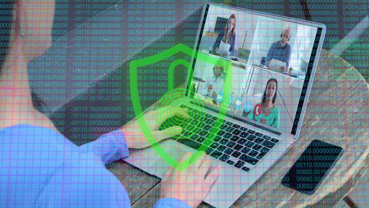 Animazione di lucchetto di sicurezza digitale online su donna al laptop in videochiamata.