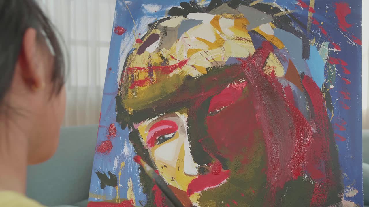 Close Up Of Asian Artist Girl Holding Paintbrush Mixed Color And Thinking Before Painting A Girl'S On The Canvas