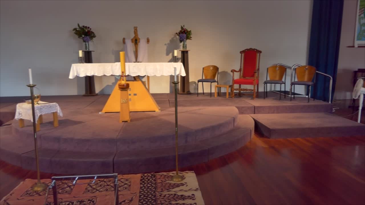 종교적인 기독교 또는 가톨릭의  사당과 예배자를 위한 제단